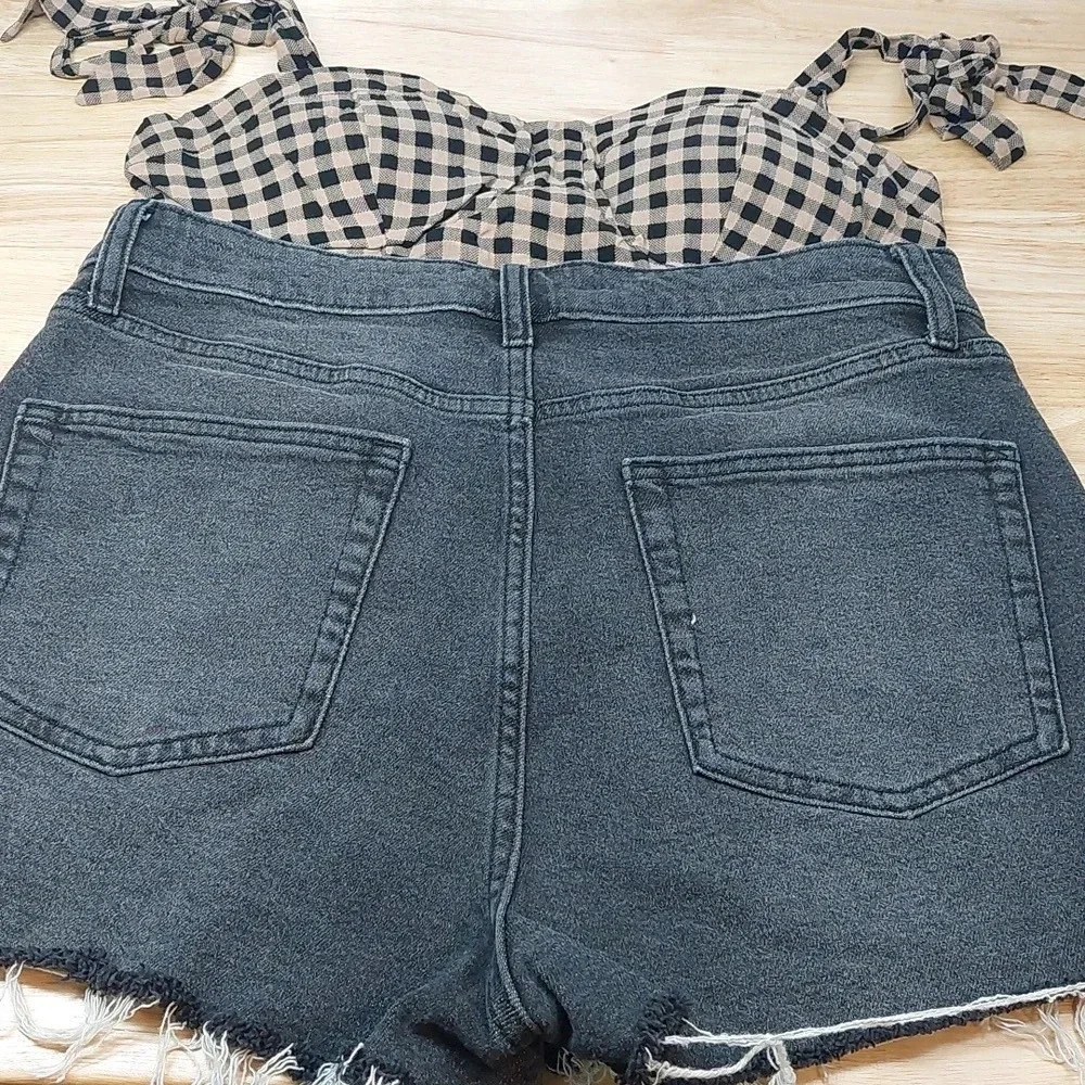 Nwot Highest Rise Mom Shorts sz 10 Distressed Raw hem